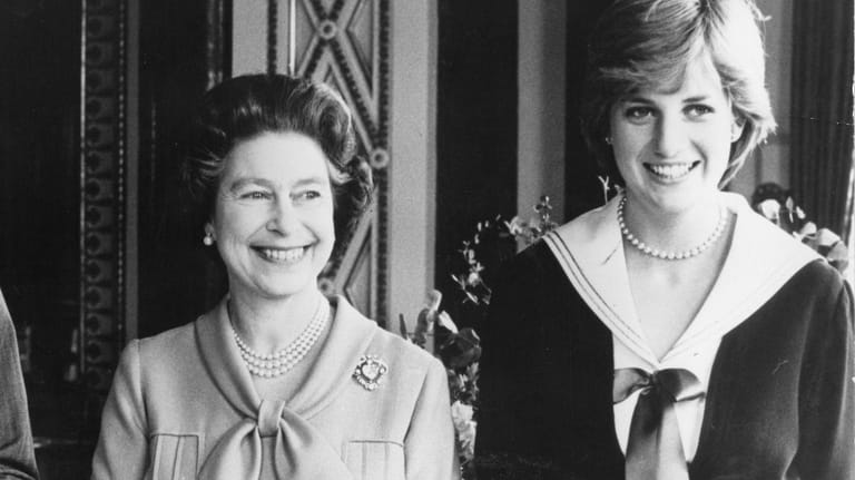 Queen Elizabeth II. und Lady Di: Sie sind entfernte Cousinen von Meghan Markle.
