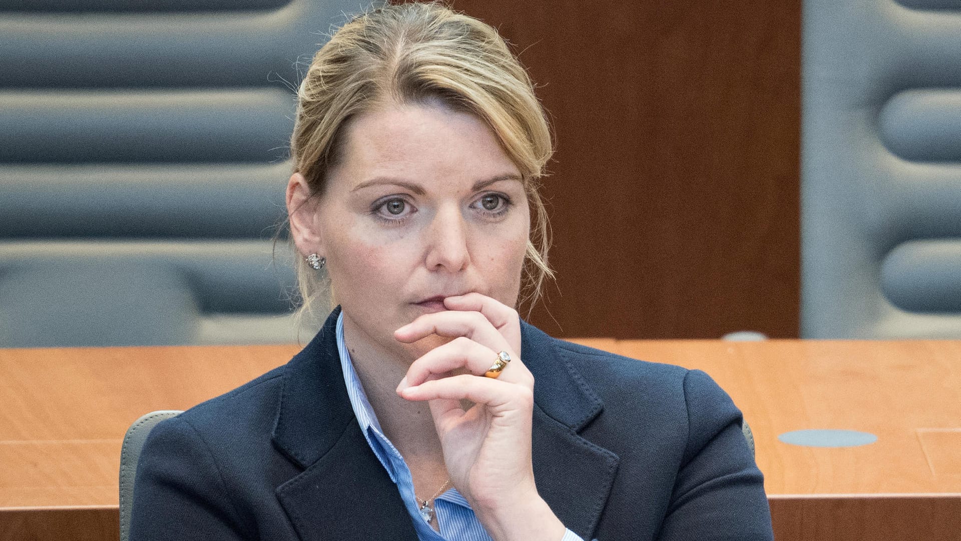 Christina Schulze Föcking (CDU), Nordrhein-Westfalens Umwelt- und Agrarministerin, im Landtag. Christina Schulze Föcking (CDU), Nordrhein-Westfalens Umwelt- und Agrarministerin, im Landtag.