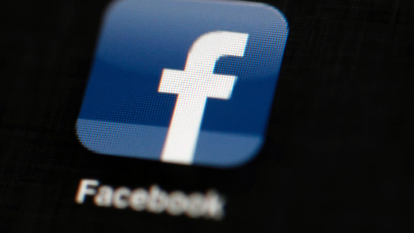 Facebook-Logo: Der Konzern hat rund 200 Apps nach dem Datenskandal entfernt.