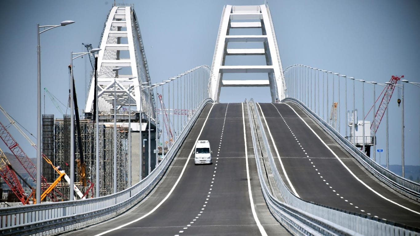 Blick auf die neue Brücke, die die Halbinsel Krim mit dem russischen Festland verbindet: Von Russland aus war die Krim bislang nicht über den Landweg erreichbar.