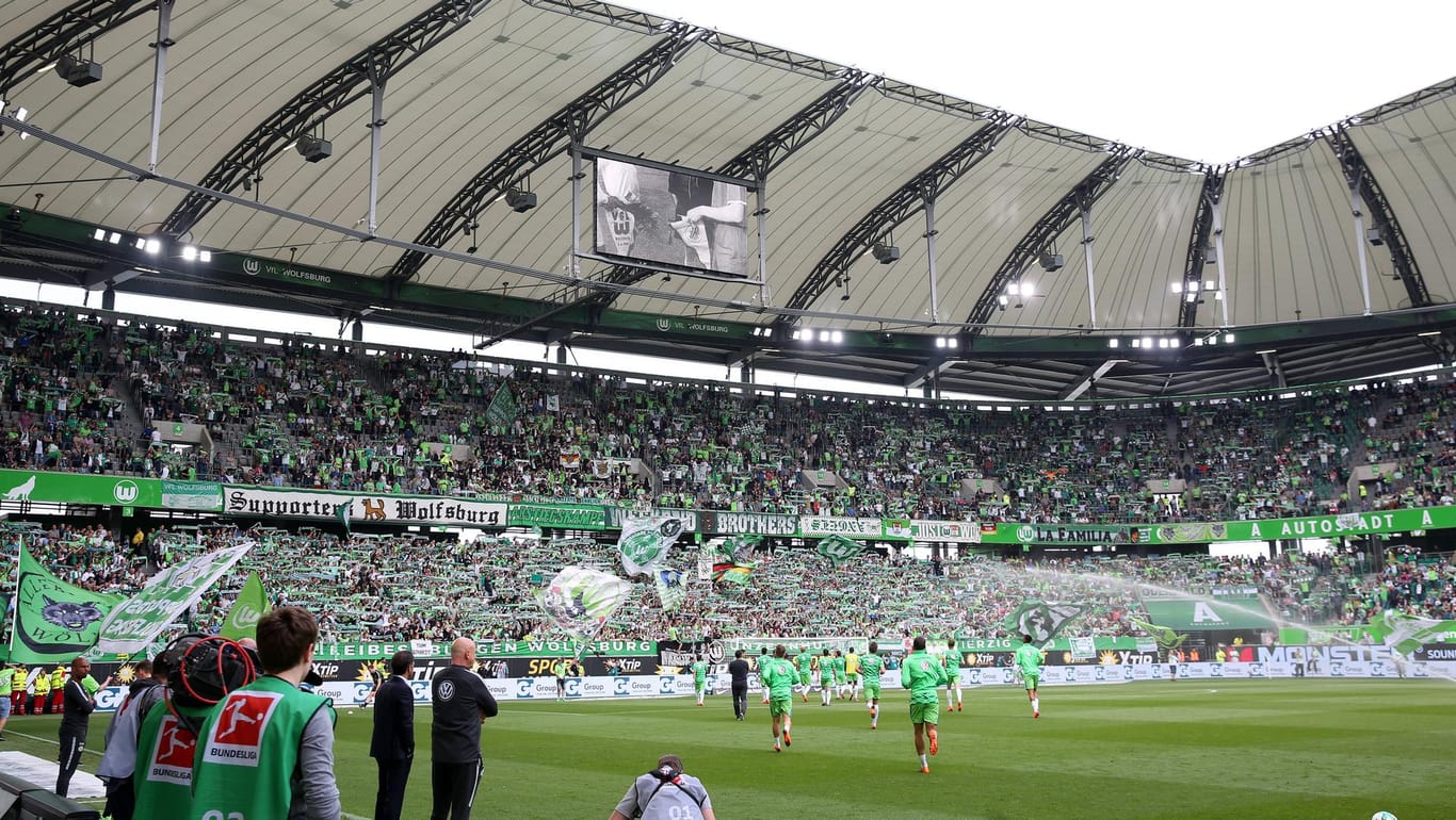 Die Wolfsburger Arena: Vor den Relegations-Duellen gegen Holstein Kiel musste das Stadion wegen eines Feueralarms evakuiert werden.