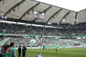 Die Wolfsburger Arena: Vor den Relegations-Duellen gegen Holstein Kiel musste das Stadion wegen eines Feueralarms evakuiert werden.