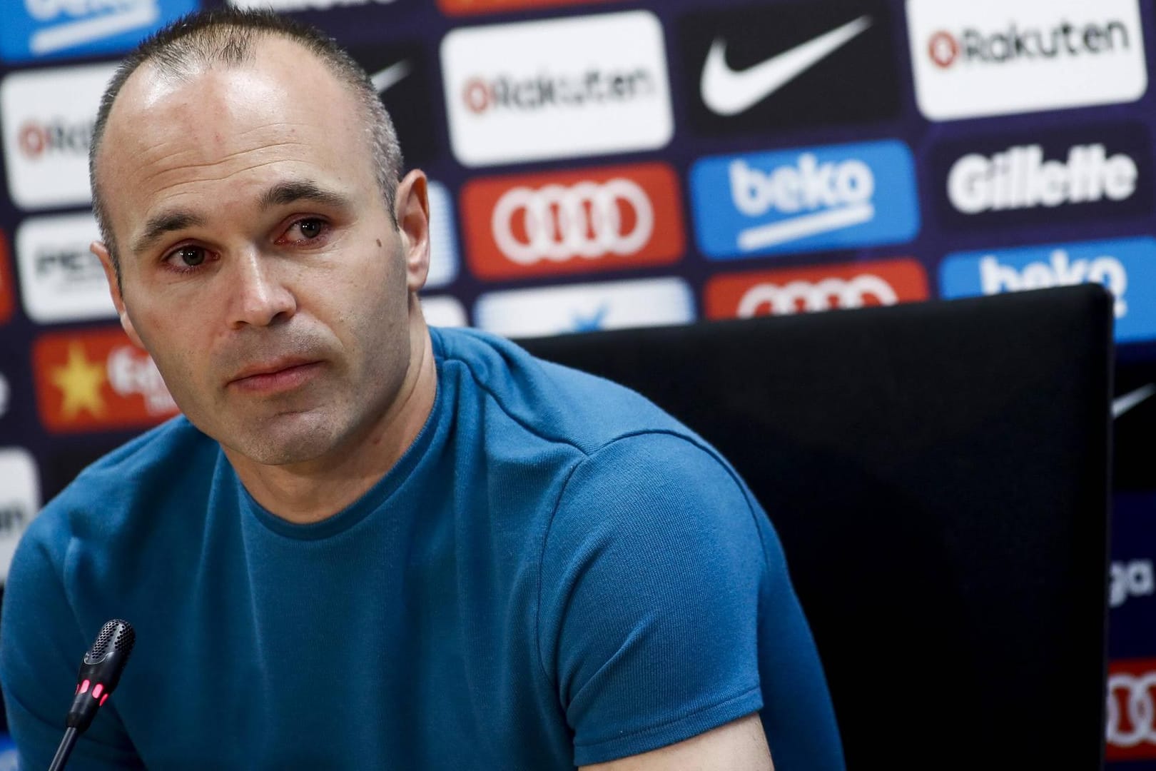 Tränen in den Augen: Iniesta während der Bekanntgabe seines Barca-Abschieds vor wenigen Wochen.