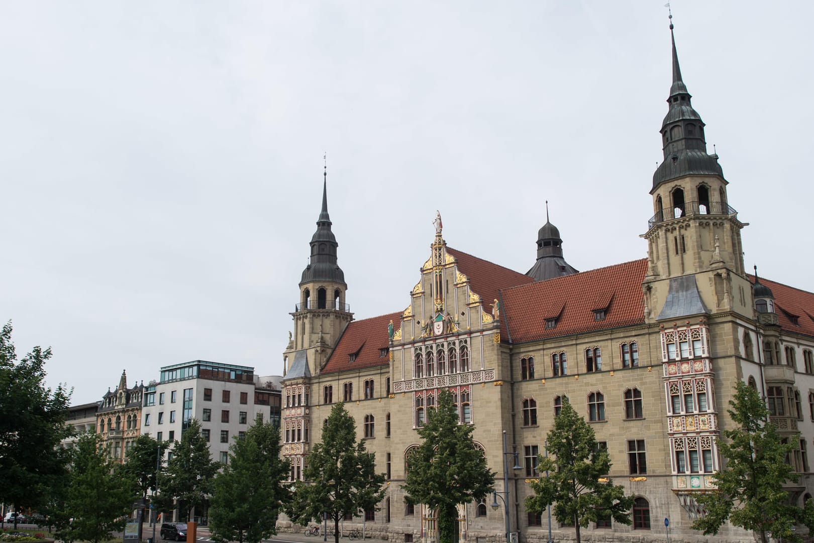 Das Landgericht Halle: Hier wird ein 47-Jähriger wegen Mordes angeklagt.