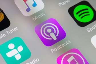 Podcasts, Spotify and other audio apps on cellphone