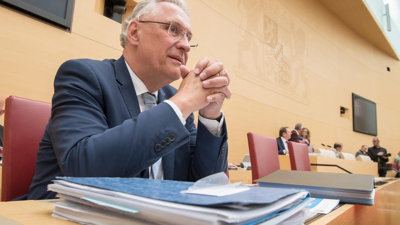 Der bayrische Innenminister Joachim Herrmann im bayrischen Landtag: Die CSU-Landesregierung brachte das umstrittene Polizeiaufgabengesetz am Abend durch den Landtag.