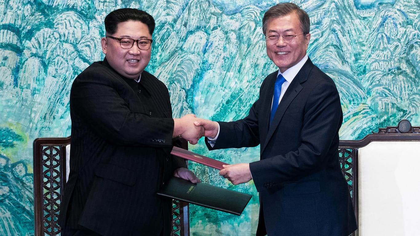 Der nordkoreanische Machthaber Kim Jong Un und der südkoreanische Präsident Moon Jae In bei ihrem Treffen Ende April.