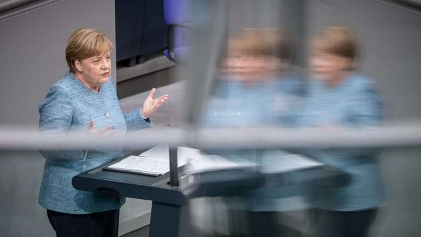 Bundeskanzlerin Angela Merkel (CDU) spricht bei der Plenarsitzung des Deutschen Bundestages.