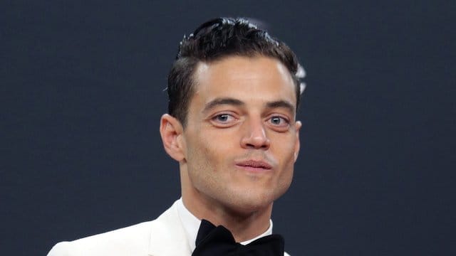 Aus Rami Malek wird Freddie Mercury.