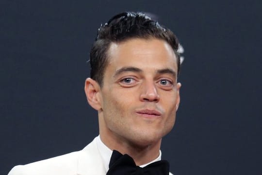 Aus Rami Malek wird Freddie Mercury.