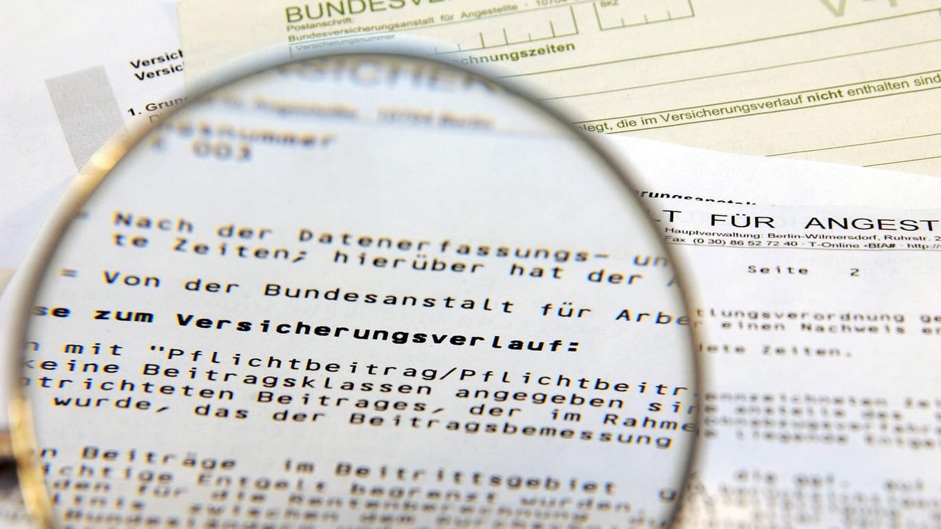 Versicherungsverlauf: Das erste Schreiben erhält man zusammen mit der ersten Renteninformation. Versicherungsverlauf: Das erste Schreiben erhält man zusammen mit der ersten Renteninformation.