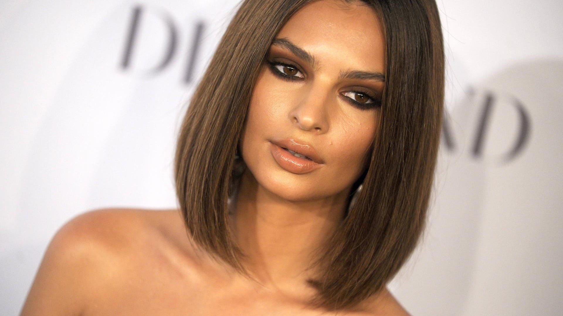 Sexy oder schon zu dünn: Ein neues Instagram-Foto von Emily Ratajkowski sorgt für Aufsehen. Sexy oder schon zu dünn: Ein neues Instagram-Foto von Emily Ratajkowski sorgt für Aufsehen.