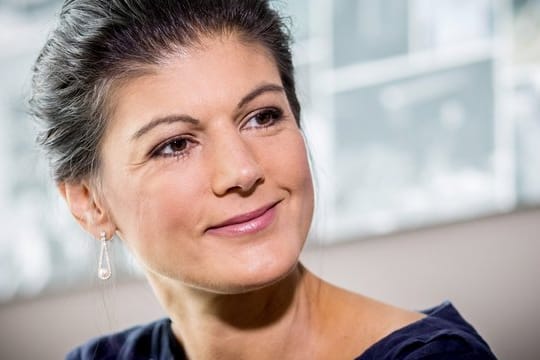 Eine neue Facette der Politikerin Sahra Wagenknecht: Sie zieht's an den Herd.