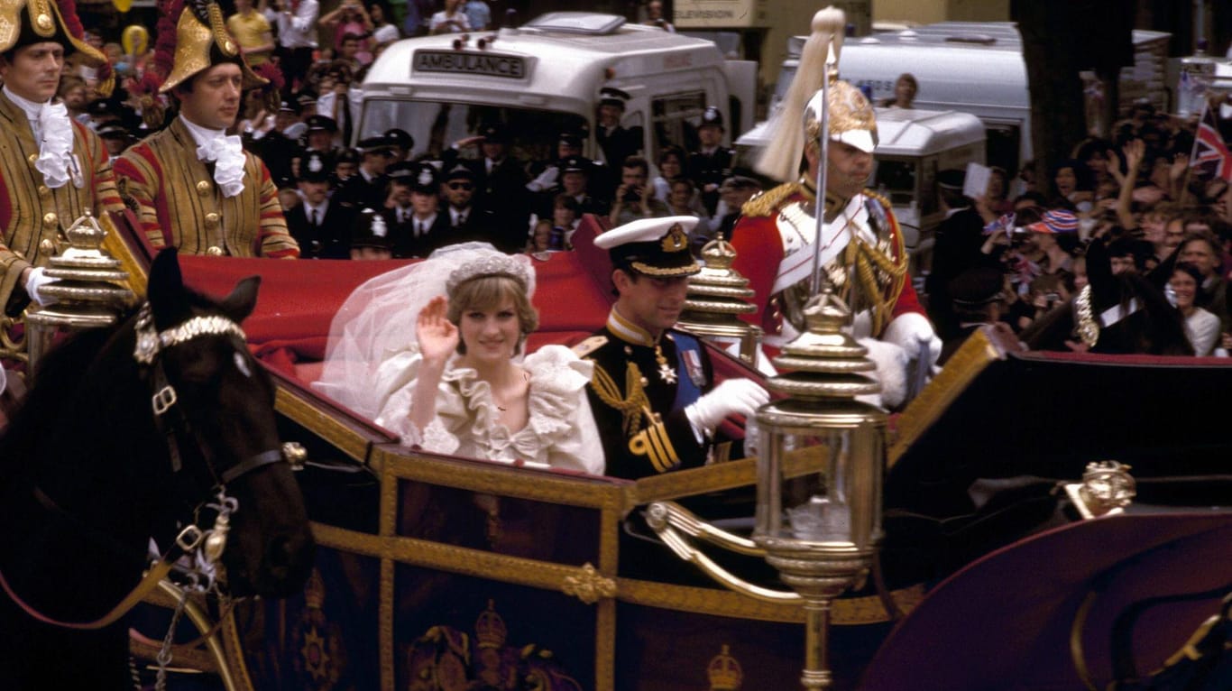 1981 gaben sich Prinzessin Diana und Prinz Charles das Jawort – eine Märchenhochzeit, die Millionen Menschen weltweit vor dem Fernseher verfolgten.