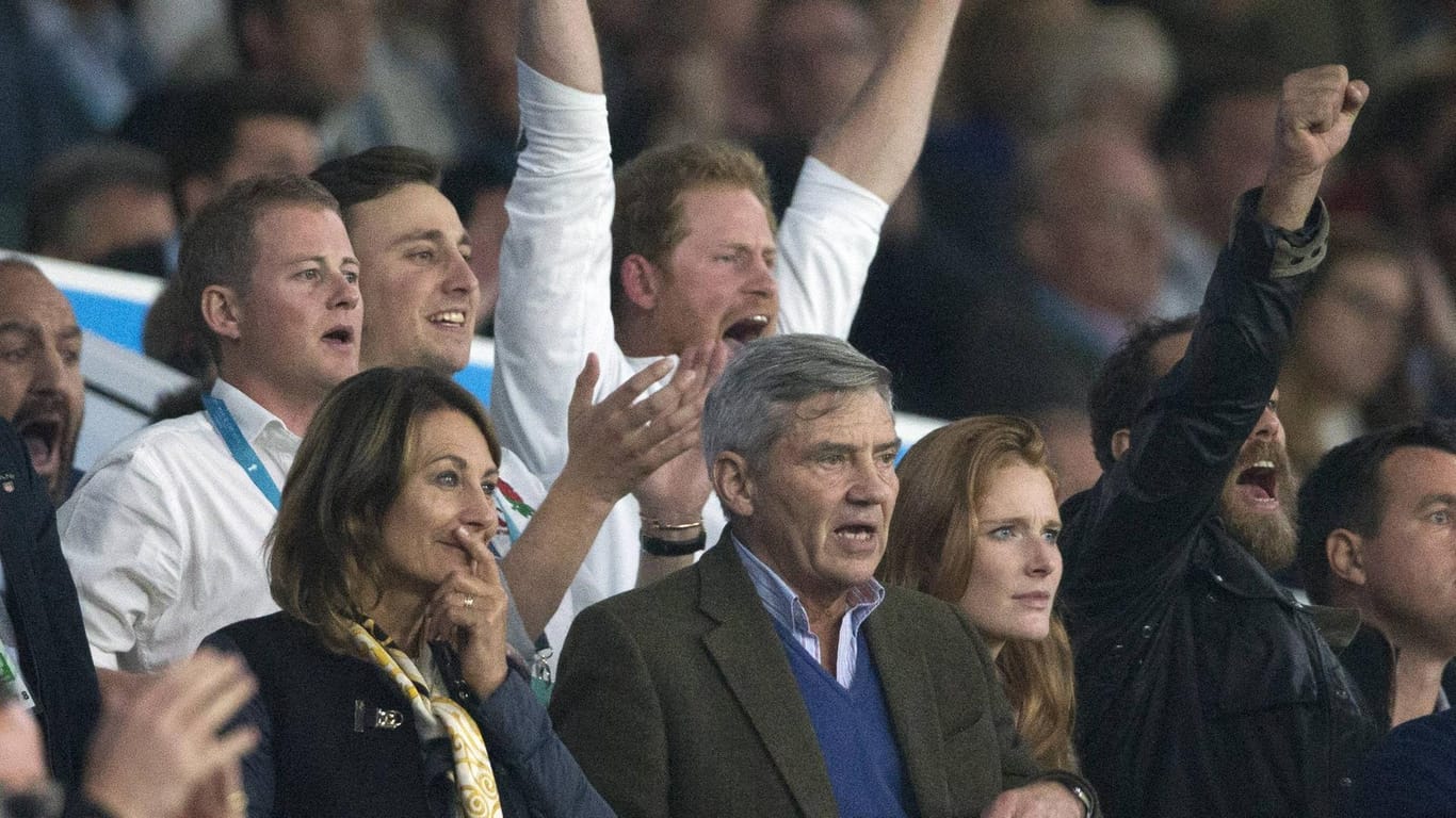 Angeblich nicht die besten Freunde: Prinz Harry mit Carole und Michael Middleton (vorne).