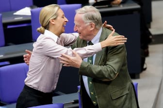 Fraktionsvorsitzende unter sich: Alice Weidel und Alexander Gauland bei der Generalaussprache im Bundestag.