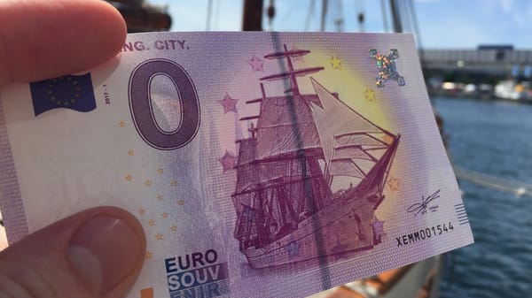 Der Null-Euro-Schein als Souvenir. Wer rechnerisch keinen Besitz hat aber auch keine Schulden, gehört nicht zu den ärmsten zehn Prozent in Deutschland.