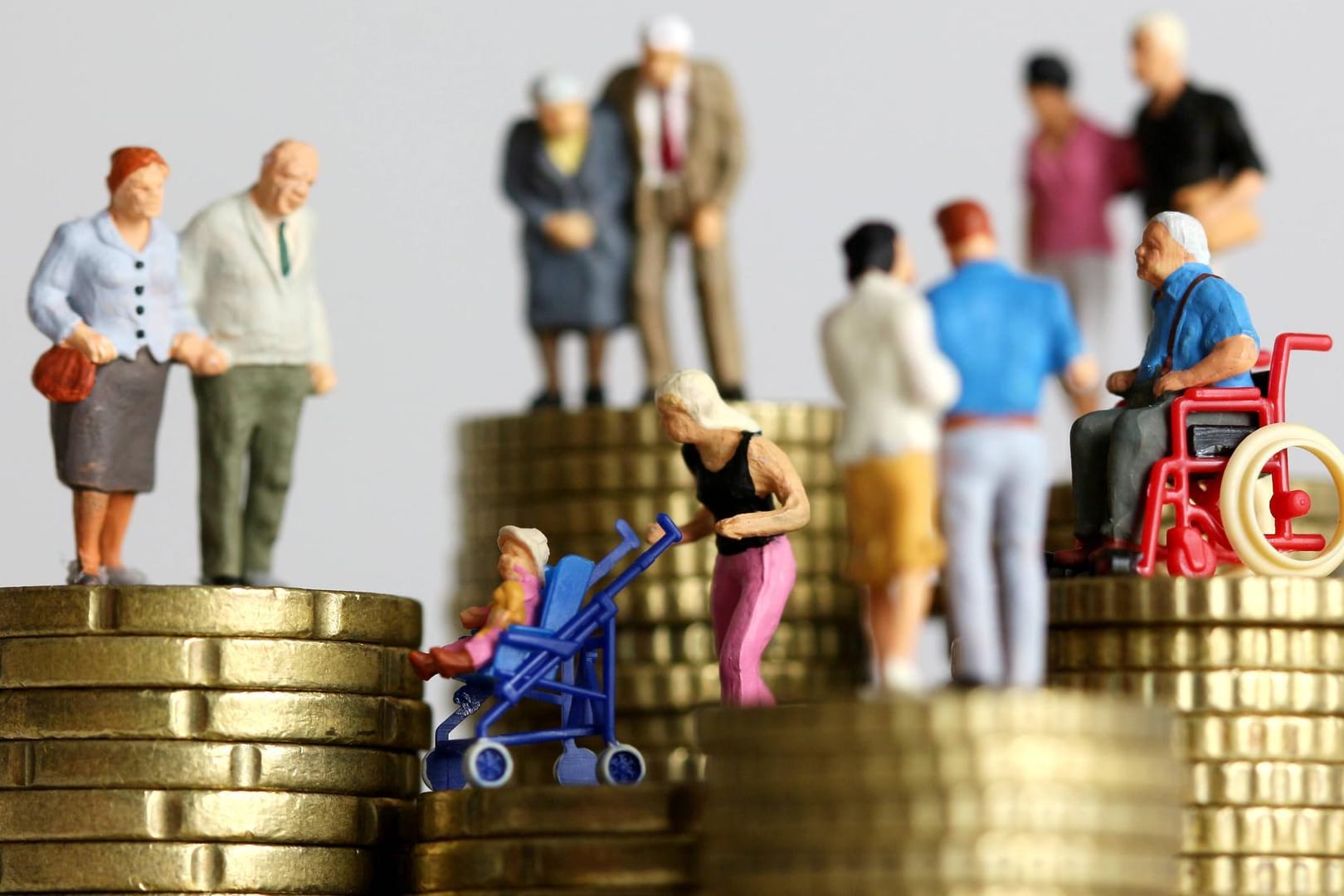 Ein Vermögemn von mehr als zwölf Billionen Euro haben die Deutschen inzwischen aufgetürmt. Doch die Zahl sagt wenig über Wohlstand allgemein aus.