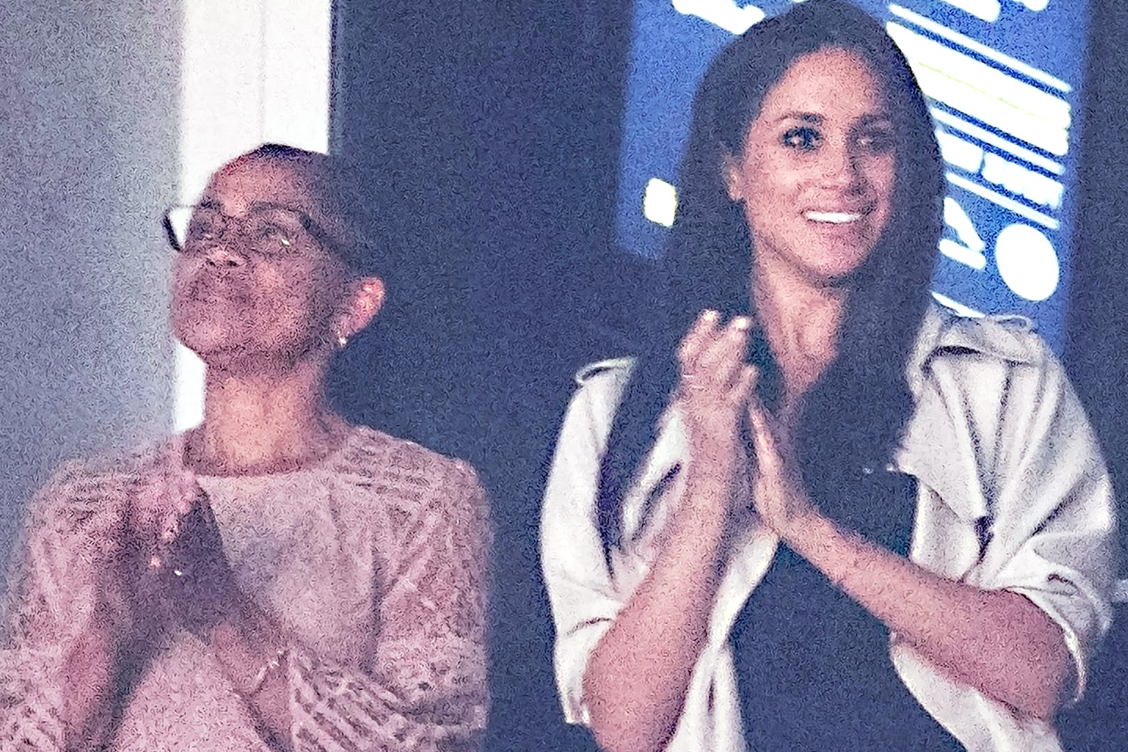 Ein Herz und eine Seele: Doria Ragland und ihre Tochter Meghan Markle bei einem Event von Prinz Harry.