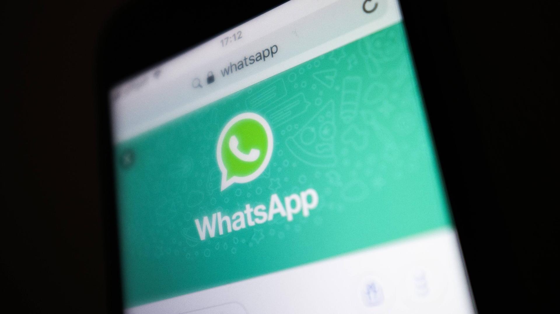 WhatsApp auf dem Diensthandy verstößt gegen die DSGVO