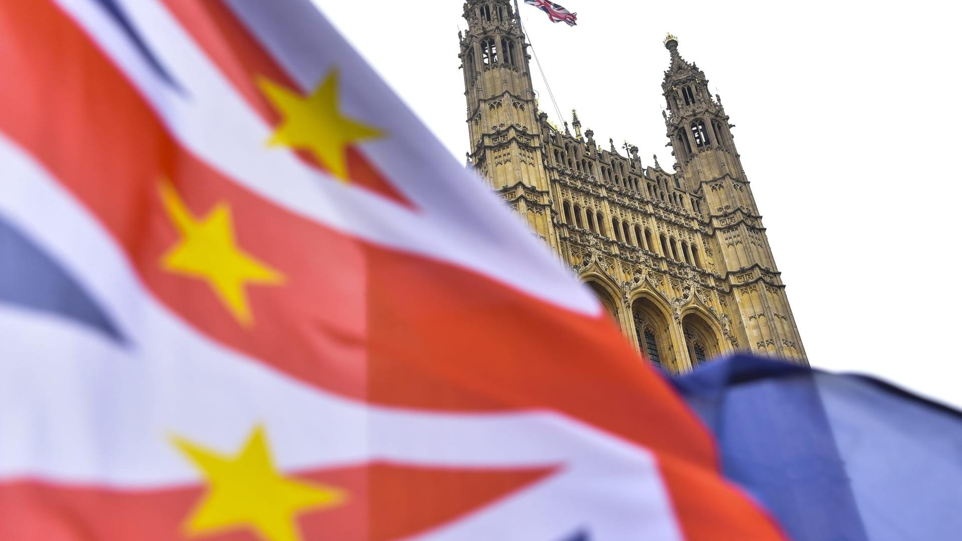 Eine Anti-Brexit-Fahne in London: Laut Medienberichten könnte sich der Austritt Großbritanniens aus der Zollunion verschieben. Eine Anti-Brexit-Fahne in London: Laut Medienberichten könnte sich der Austritt Großbritanniens aus der Zollunion verschieben.