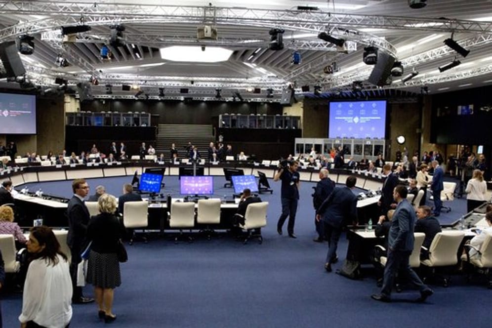 Blick auf den Runden Tisch beim Treffen der EU-Staats- und Regierungschefs in der bulgarischen Hauptstadt.