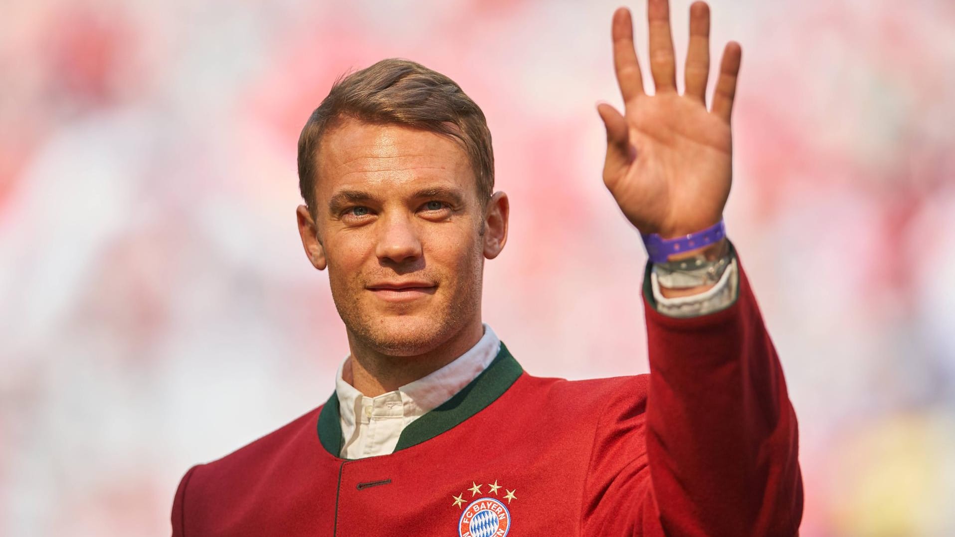 Manuel Neuer vor der Meisterfeier des FC Bayern: Der frühere Welttorhüter ist endlich wieder einsatzbereit.