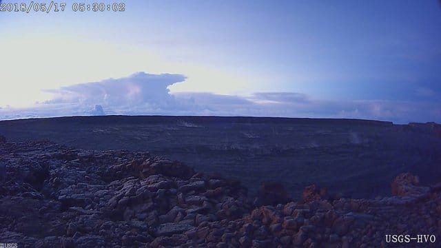Aschewolke über dem Kilauea: Der Vulkan hat eine große Aschewolke ausgestoßen. Aschewolke über dem Kilauea: Der Vulkan hat eine große Aschewolke ausgestoßen.