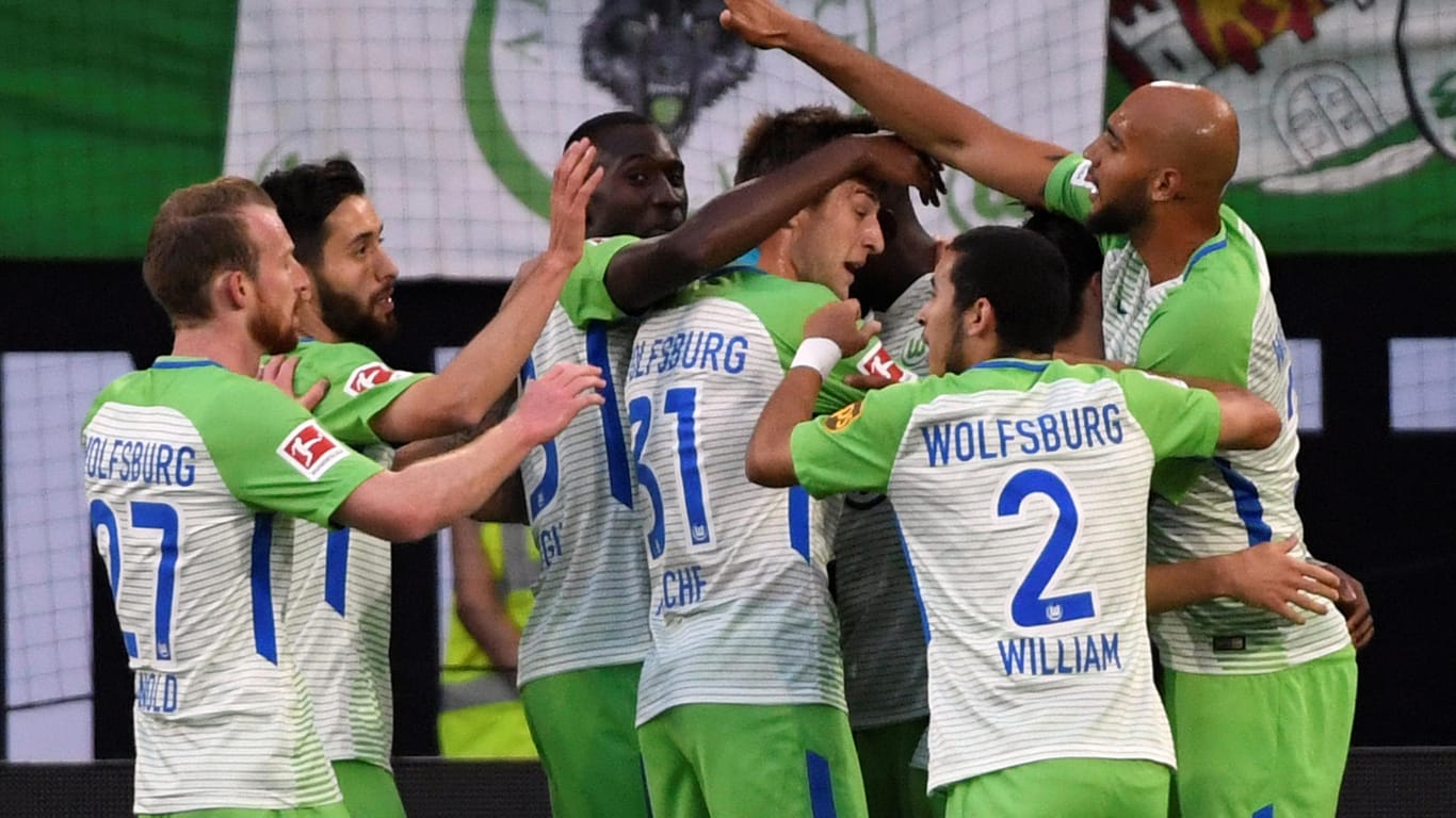 Jubeltraube: Die Wolfsburger Spieler nach dem Treffer zum zwischenzeitlichen 1:0.