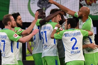 Jubeltraube: Die Wolfsburger Spieler nach dem Treffer zum zwischenzeitlichen 1:0.