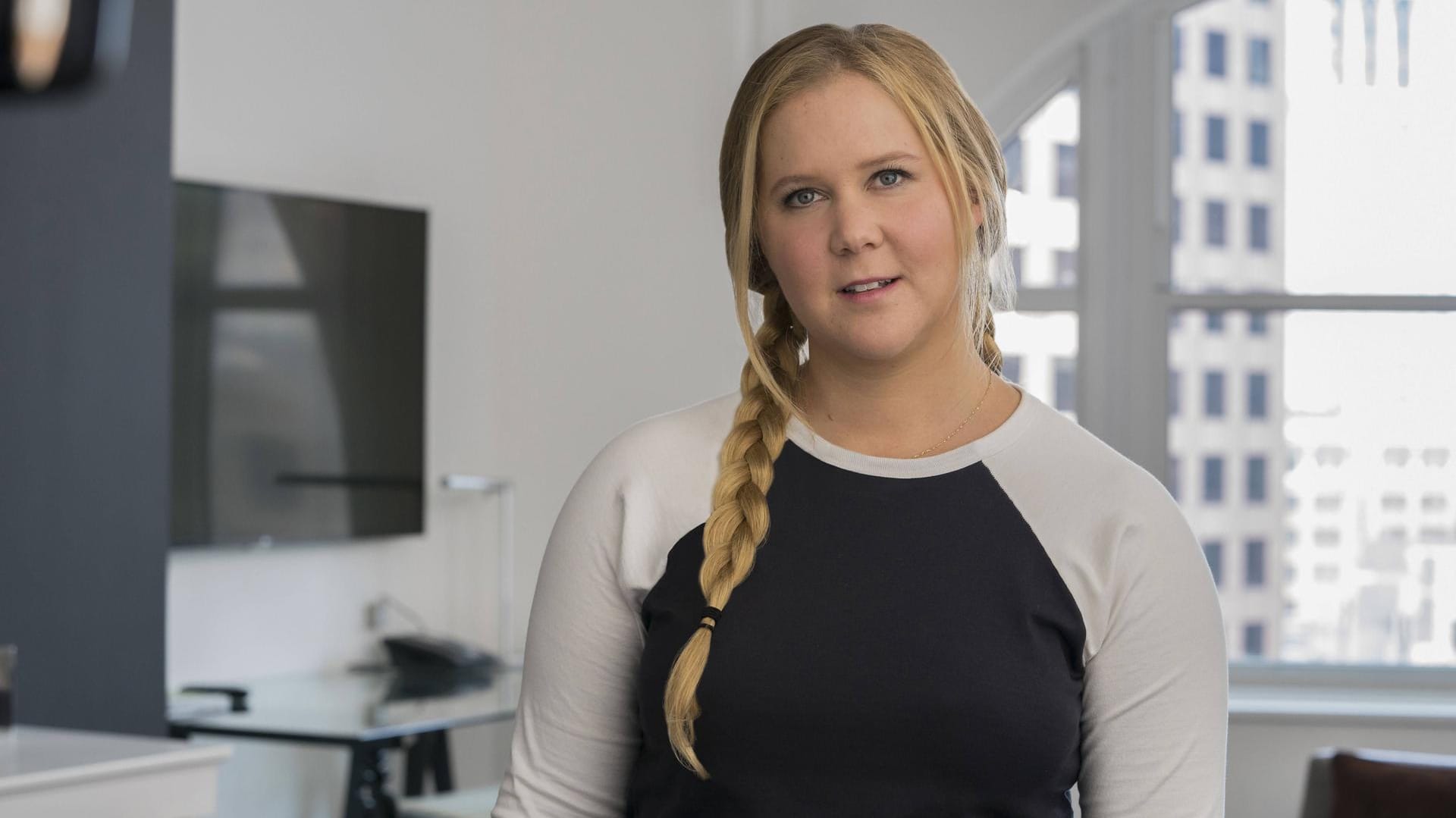 Ist für ihr freches Mundwerk bekannt: US-Star Amy Schumer hat sich über die Royal Wedding geäußert.