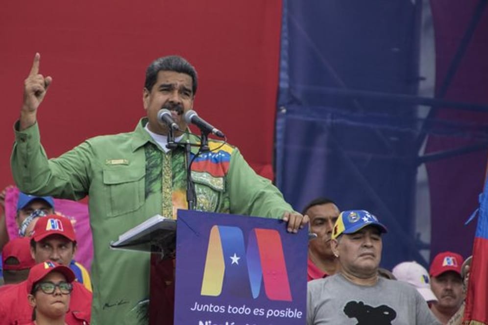"Wir werden einen Neuanfang im Land wagen und die Dinge besser machen", versprach Maduro bei einer Kundgebung.