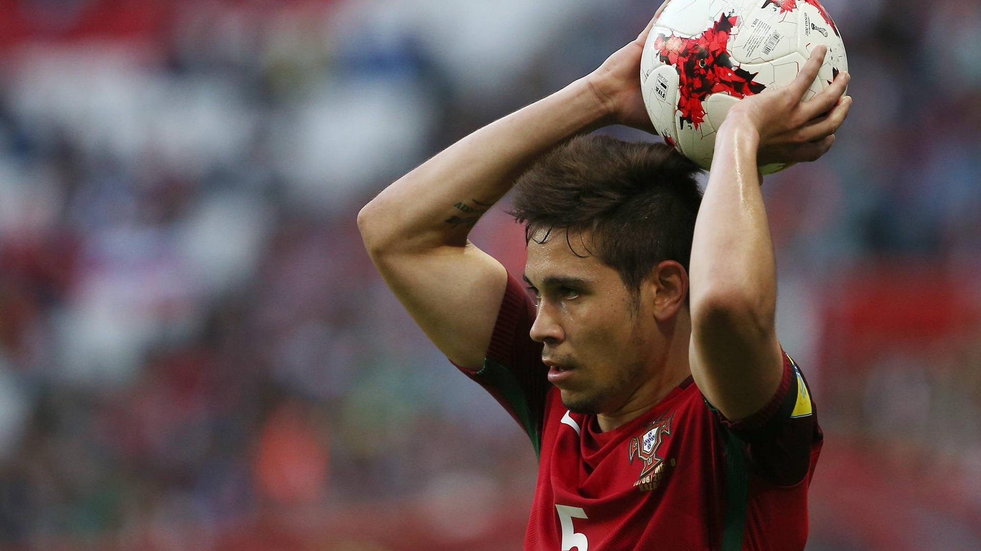 Raphael Guerreiro: Der Linksverteidiger von Borussia Dortmund hat bislang 21 Länderspiele für Portugal bestritten, gewann vor zwei Jahren den EM-Titel.