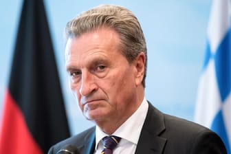 Günther Oettinger: Dem EU-Haushaltskommissar wird die Verwendung falscher Zahlen in seinem Haushaltsplan vorgeworfen.