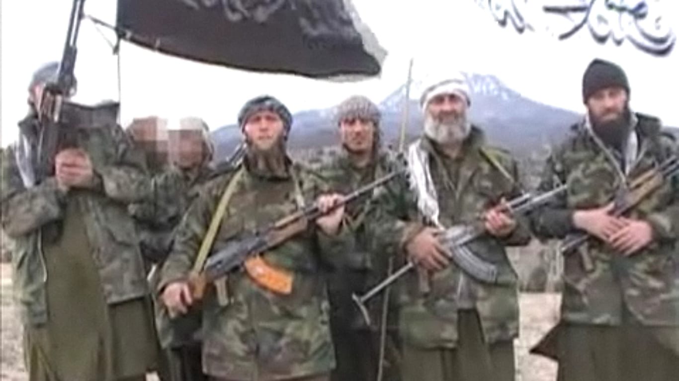 Ein Screenshot eines Videos deutscher Islamisten von 2009: Auch viele deutsche Islamisten sind in den sogenannten Heiligen Krieg gezogen. (Archivbild)