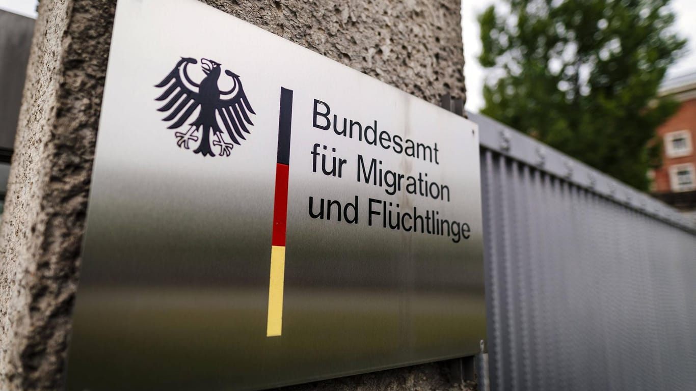 Bundesamt für Migration und Flüchtlinge: Hunderte Asyl-Anträge sollen in Bremen ohne ausreichende Grundlage bewilligt worden sein.