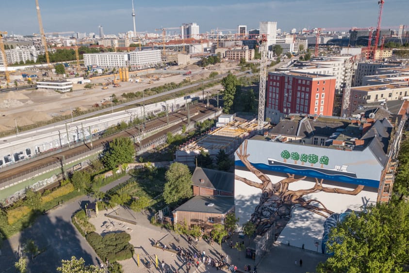 Der Berliner Stadtteil Moabit: Ben Wagins berühmter Weltbaum wurde "umgepflanzt".
