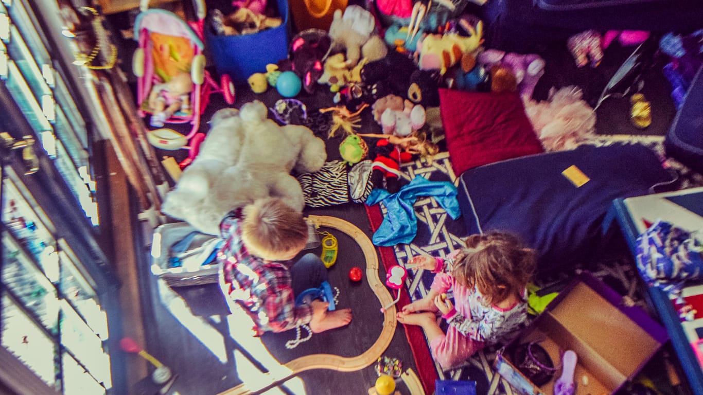 Kinderzimmer voller Spielzeug: Eltern sollten die Anzahl der Spielsachen ihrer Kinder begrenzen.