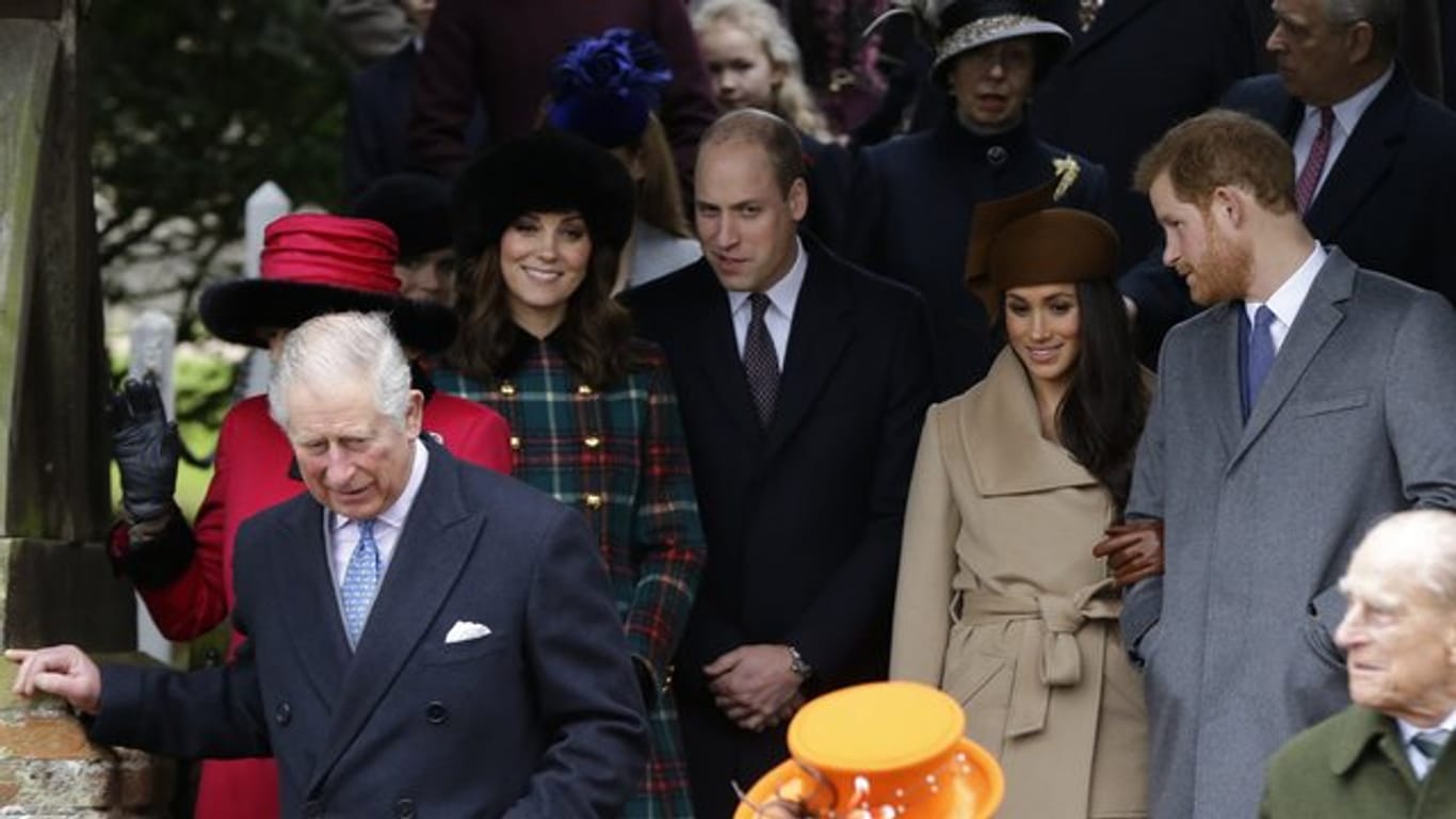 Prinz Charles springt für Meghans Vater ein.