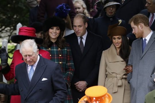 Prinz Charles springt für Meghans Vater ein.