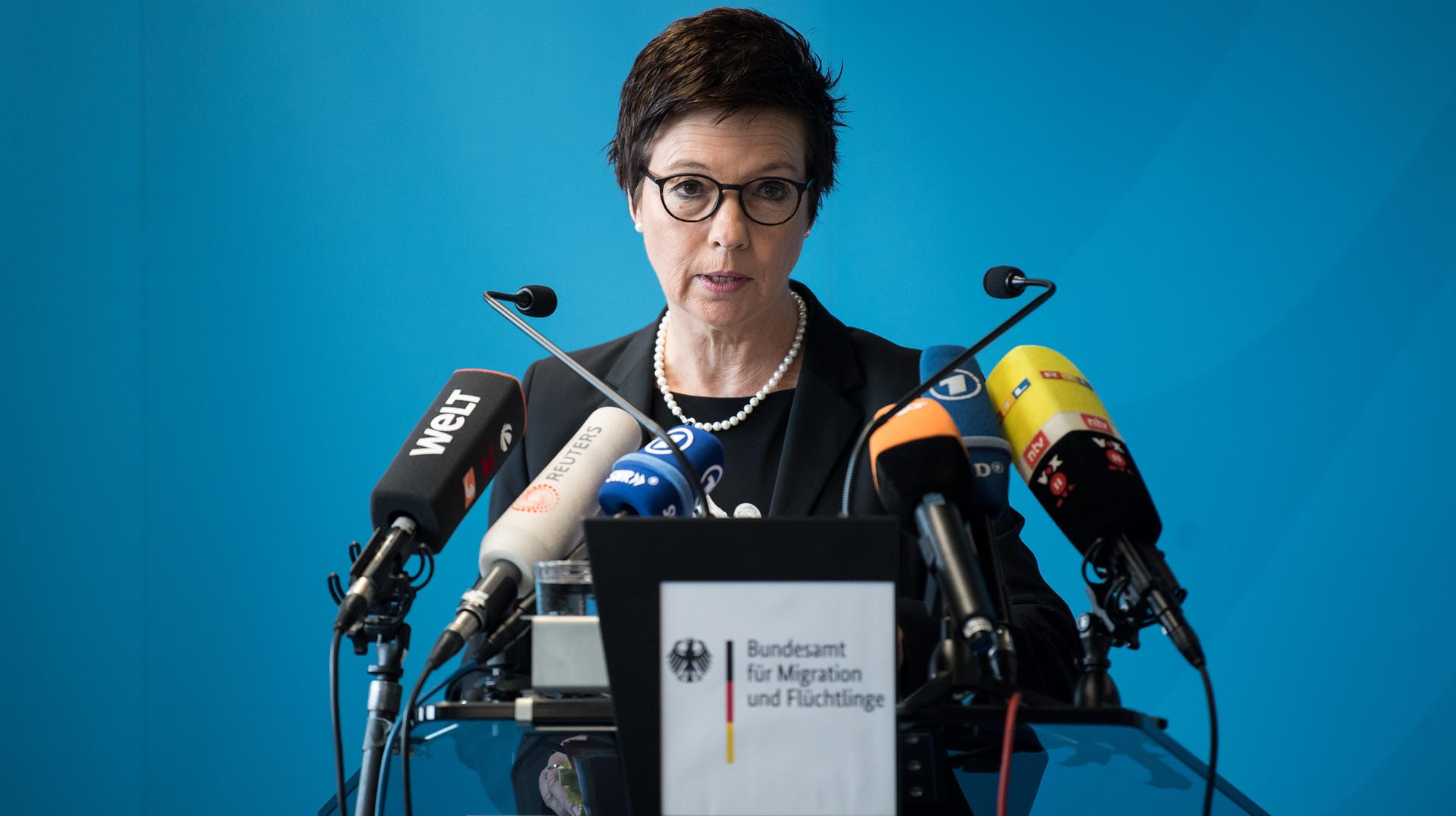 Jutta Cordt, Präsidentin des Bamf in der Berliner Bamf-Außenstelle: Etwa 18.000 Asylbescheide sollen noch einmal überprüft werden. Jutta Cordt, Präsidentin des Bamf in der Berliner Bamf-Außenstelle: Etwa 18.000 Asylbescheide sollen noch einmal überprüft werden.