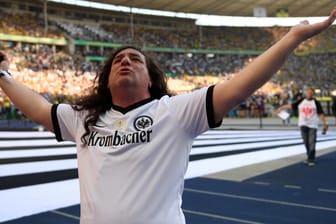 Wieder vor der Eintracht-Kurve: Tankard-Sänger Andreas "Gerre" Geremia beim Finale 2017.