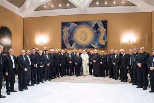 Paukenschlag im Vatikan: Papst Franziskus (M.