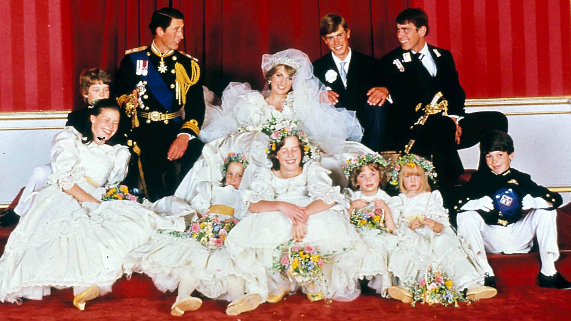 Hochzeitsfoto von 1981: Prinz Charles und Diana mit ihrer Hochzeits-Entourage.