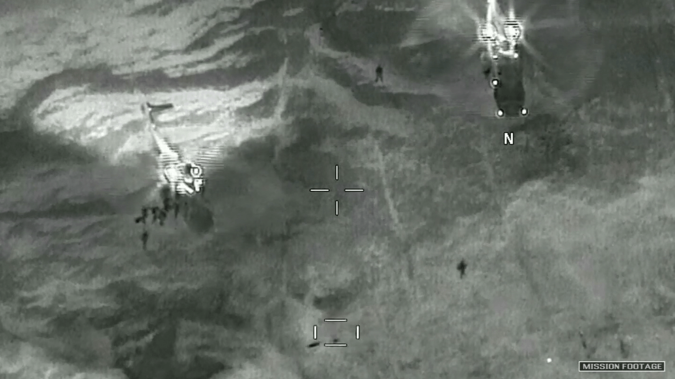 Im Video: Die Kräfte warten am Boden auf die rettenden Hubschrauber.