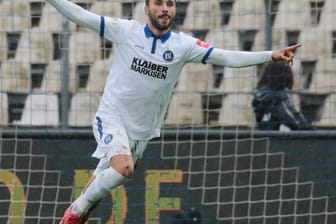 Karlsruhes Fabian Schleusener jubelt: Kehrt der Kult-Klub in die 2. Liga zurück?