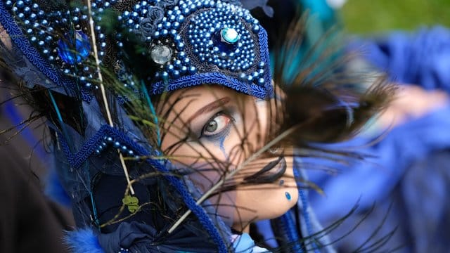 Eine Teilnehmerin des Wave-Gotik-Treffens in Leipzig.