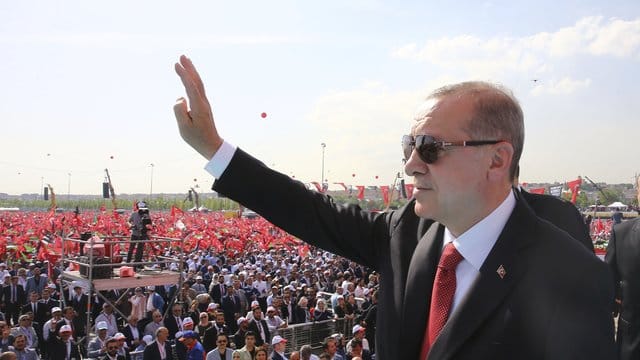 Nach der Gewalt israelischer Soldaten gegen palästinensische Demonstranten in Gaza hat der türkische Präsident Muslime weltweit zur Geschlossenheit aufgerufen.