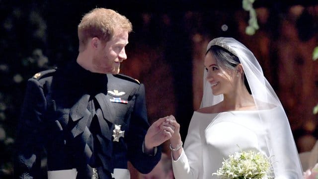Traumwetter, Traumhochzeit, Traumpaar: Harry und Meghan verlassen nach der Trauung die St. Traumwetter, Traumhochzeit, Traumpaar: Harry und Meghan verlassen nach der Trauung die St.