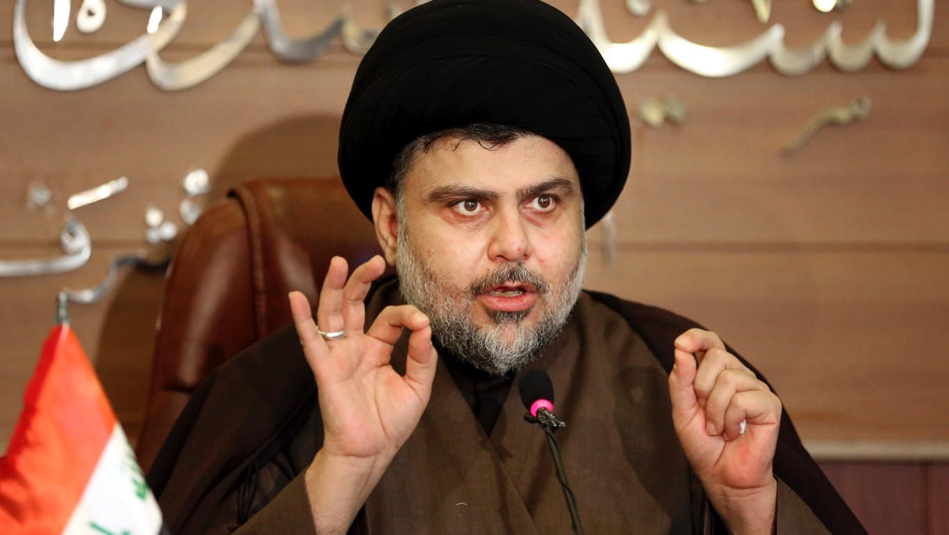 Muktada al-Sadr, schiitischer Geistlicher, während einer Pressekonferenz: Der Geistliche Al-Sadr hat mit seiner Liste die Parlamentswahl im Irak gewonnen.